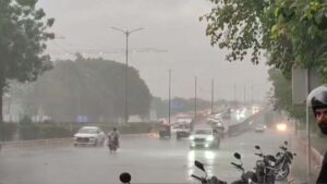 दिल्ली-NCR में मानसून ने दी दस्तक, महाराष्ट्र-यूपी समेत 12 राज्यों में बारिश-आंधी का अलर्ट; मुंबई के कई इलाकों में भरा पानी​on July 2, 2026 at 2:07 am