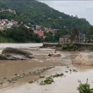 हिमाचल में 12 जुलाई तक भारी बारिश का अलर्ट:जलभराव-भूस्खलन का खतरा, मानसून का दिखेगा रौद्र रूप; नदी के किनारों से दूर रहने की अपील
