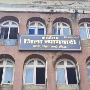 मंडी कोर्ट ने जिला कांग्रेस अध्यक्ष को किया तलब:फ्लैग रॉड लगी कार भगाने पर कार्रवाई, वाहन जब्त करने के निर्देश; कल तक मांगी रिपोर्ट