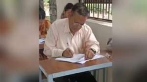 उम्र कोई बाधा नहीं, 32 डिग्रियां हासिल करने के बाद 75 वर्षीय बुजुर्ग ने दी एक और परीक्षा, हाल ही में कराया आंखों का इलाज​on July 7, 2026 at 3:41 pm