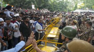 जंतर-मंतर के जिन प्रदर्शनकारियों पर FIR हो चुकी है, अब उन्हें वापस कैसे लें? क्या है कानूनी प्रक्रिया? स्टेप-बाय-स्टेप समझिए​on July 27, 2026 at 12:06 pm