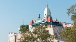 हरिद्वार के मंसा देवी मंदिर में नया नियम, पुजारी और कर्मचारी अब पहनेंगे बिना जेब वाले कुर्ते​on July 15, 2026 at 4:05 pm