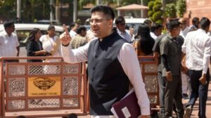 राघव चड्ढा की बड़ी जीत! दिल्ली हाईकोर्ट ने सोशल मीडिया से अपमानजनक कंटेट हटाने का दिया आदेश​on July 1, 2026 at 10:50 am