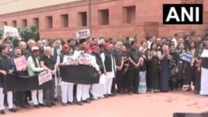 संसद सत्र का तीसरा दिन, शिक्षा मंत्री के इस्तीफे पर अड़ा विपक्ष; यहां पढ़ें LIVE अपडेट्स​on July 22, 2026 at 5:35 am