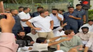 PM आवास के बाहर कांग्रेस का प्रदर्शन,  राहुल गांधी-प्रियंका भी हैं शामिल​on July 21, 2026 at 10:17 am