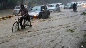 दिल्ली-NCR से लेकर पहाड़ों तक भारी बारिश की चेतावनी, जानें अपने शहर का हाल​on July 28, 2026 at 2:18 am