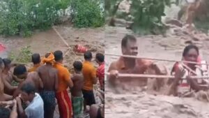 VIDEO: अचानक आई बाढ़ में नदी के बीच फंसी दो महिलाएं, 4 घंटे के रेस्क्यू ऑपरेशन के बाद निकाला गया सुरक्षित​on July 5, 2026 at 4:09 pm