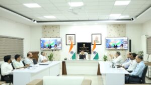 पश्चिम एशिया में हर भारतीय नाविक पर रहेगी 24 घंटे नजर, होर्मुज में हमलों के बाद सरकार का बड़ा प्लान​on July 15, 2026 at 9:27 am