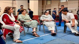 थाने पहुंचीं सोनिया गांधी, बेटे राहुल और बेटी प्रियंका की हुई रिहाई, अखिलेश भी हुए रिहा, जानें वजह​on July 21, 2026 at 3:44 pm