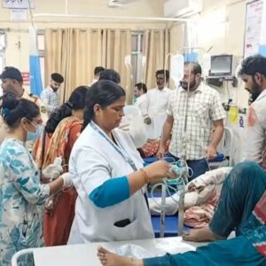 हिमाचल में हरियाणा के श्रद्धालुओं का ट्रक पलटा, 45 घायल:3 PGI चंडीगढ़ रेफर, पीरनिगाह के पास हादसा; नयना देवी मंदिर जा रहे थे