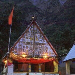 चम्बा में मंदिर चोरी में पुजारी को एक साल कैद:2013 में सोने के छत्र, दो सोने की बालियां और 68 हजार रुपए हुए थे चोरी
