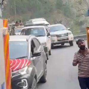 मणिमहेश यात्रा के दौरान खड़ामुख में ट्रक का एक्सल फेल:सैकड़ों श्रद्धालु घंटों जाम में फंसे; NHAI ने बहाल कराया यातायात