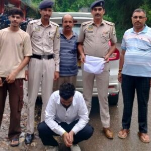 कांगड़ा में नशे के खिलाफ बड़ी कार्रवाई:हेरोइन समेत 3 युवक गिरफ्तार, ऑल्टो कार व टैक्सी जब्त; नाकाबंदी दौरान पकड़े