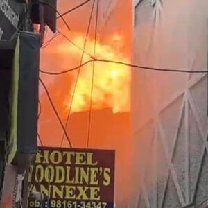 मनाली के रेस्टोरेंट में लगी आग, ₹5 लाख का नुकसान:फायर ब्रिगेड ने पाया काबू; ₹5 करोड़ की प्रॉपर्टी बची; किराए पर दिया था भवन