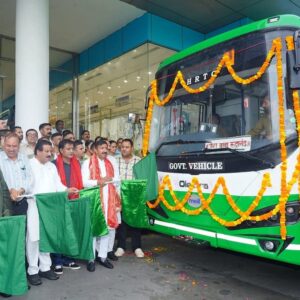 ऊना को मिली 50 इलेक्ट्रिक बसें:डिप्टी सीएम ने दिखाई हरी झंडी, हमीरपुर संसदीय क्षेत्र को 125 ई-बसों की सौगात