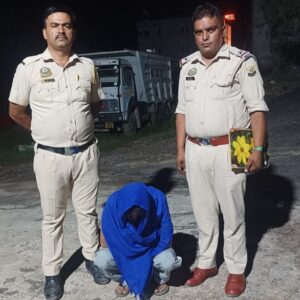 मंदिर के बाहर श्रद्धालुओं को बेचने जा रहा था चिट्टा:नूरपुर में पुलिस ने युवक को दबोचा, 2.86 ग्राम हेरोइन बरामद