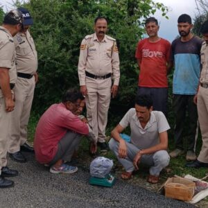 पधर में नाके के दौरान 2.015 किलो चरस बरामद:शक के आधार पर दो बुजुर्गों को रोका, तलाशी में मिली नशे की खेप, केस दर्ज