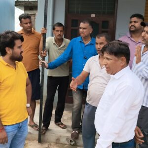 मंडी में पेयजल-बिजली समस्या पर ग्रामीणों का प्रदर्शन:शॉर्ट सर्किट से सप्लाई बाधित; कहा- 15 दिन में समस्या हल न हुई तो करेंगे आंदोलन