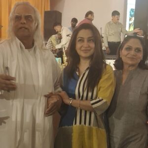 आध्यात्मिक शरण में एक्ट्रेस टिस्का चोपड़ा:पालमपुर में 30 साल बाद गुरु से मिलीं; बोलीं-‘घर वापसी’ जैसा आध्यात्मिक अनुभव मिला