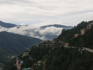 हिमाचल में आज और कल भारी बारिश की चेतावनी:कांगड़ा-सिरमौर में ऑरेंज अलर्ट; सावधान रहने की एडवाइजरी, मानसून सीजन में 8% कम बरसे बादल