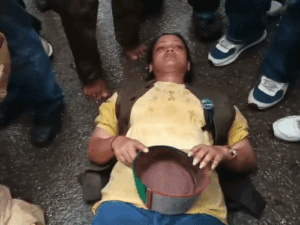 शिमला में टैक्सी ऑपरेटर-पुलिस में झड़प:आमरण अनशन पर बैठे व्यक्ति को अस्पताल ले गई पुलिस, साथी भड़के, परमिट की अवधि घटाने का विरोध