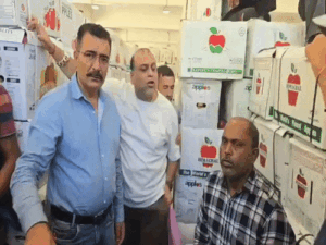 दिल्ली का सेब व्यापारी 43 लाख हड़पकर फरार:आढ़तियों ने पकड़ा, पुलिस के हवाले किया; पराला मंडी के ट्रेडर और बागवानों को लगाया चूना