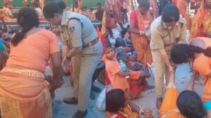 थके-हारे कांवड़ियों के पैर दबाते नजर आईं IPS अधिकारी, दिल जीत रहा है VIDEO​on August 10, 2026 at 5:03 pm