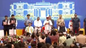 कर्नाटक में हुआ कैबिनेट विस्तार, संतोष लाड और बी नागेंद्र समेत 19 नेताओं ने मंत्री पद की शपथ ली, देखें पूरी लिस्ट​on August 3, 2026 at 1:30 pm
