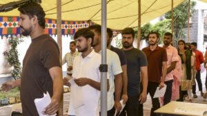 कर्नाटक में वेटेनरी ऑफिसर की भर्ती में कथित गड़बड़ी पर हंगामा, 80 लाख से लेकर 1 करोड़ रुपये में पोस्ट बेचने का आरोप​on August 3, 2026 at 5:06 pm