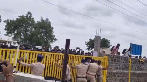 कर्नाटक में सिपाही भर्ती परीक्षा में OMR शीट के सीरियल नंबर पर गलतफहमी को लेकर हंगामा, कई अभ्यर्थियों ने किया एग्जाम का बहिष्कार​on August 2, 2026 at 2:13 pm