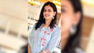 बाइक से गिरी, गर्दन के ऊपर से गुजरी गाड़ी; बेंगलुरु में गड्ढे से बचने की कोशिश में EPFO कर्मचारी मेधा की मौत​on August 13, 2026 at 6:09 am