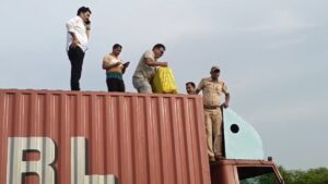 पुलिस को देखकर ट्रक छोड़कर भागा ड्राइवर, वाहन से निकला 13 करोड़ रुपये का ऐसा सामान कि सभी चौंक गए​on August 11, 2026 at 1:41 pm