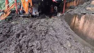 चमोली में मशहूर कल्पेश्वर महादेव मंदिर के पास लैंडस्लाइड, परिसर में भारी मात्रा में पहुंचा मलबा​on August 18, 2026 at 7:19 am