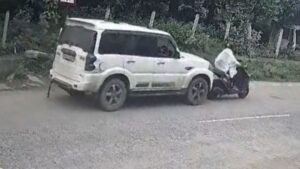स्कॉर्पियो ने स्कूटी सवार महिला को मारी जोरदार टक्कर, काफी दूर तक घसीटा, CCTV फुटेज आया सामने​on August 7, 2026 at 5:17 pm