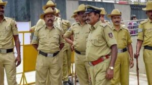 अस्पताल के जेल वार्ड में महिला के साथ मिला भ्रष्टाचार का आरोपी अफसर, औचक निरीक्षण में पकड़ा गया​on August 26, 2026 at 3:28 am