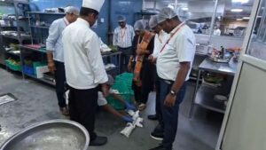 बेंगलुरु के लग्ज़री होटलों में फूड सेफ्टी की खुली पोल, एक्सपायर्ड मीट और फफूंद लगी सब्ज़ियां ज़ब्त​on August 8, 2026 at 3:12 am