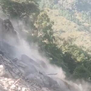 शिमला के फांचा गांव में भूस्खलन से बिजली लाइन टूटी:ग्रीनको का उत्पादन ठप, 24 घंटे बंद रहने पर 33 लाख का नुकसान होने की संभावना