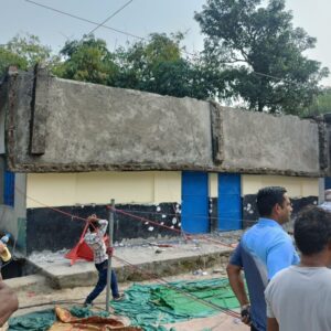 कांगड़ा में कबड्डी मैच के दौरान लेंटर गिरा, 25 घायल:3 को गंभीर हालत में टांडा मेडिकल कॉलेज भेजा, क्षमता से ज्यादा लोगों के चढ़ने से हादसा