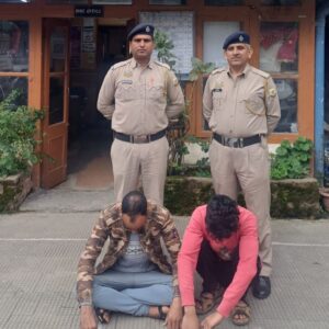 शिमला पुलिस ने मंडी के 2 चोर दबोचे:कार का शीशा तोड़कर ₹15 लाख चुराए, CCTV के आधार पर आरोपियों तक पहुंची टीम