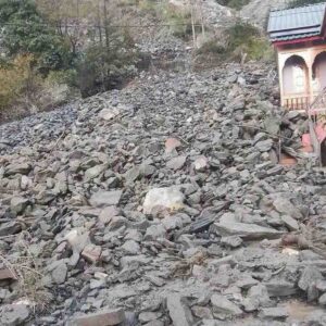 पार्वती-II टनल से पानी रिसाव, दो मकान दबे:कई घरों और खेतों में घुसा पानी, रैला-सिउंड तक दहशत