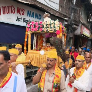मंडी में जन्माष्टमी पर निकली भव्य शोभायात्रा:बारिश के बीच भी श्रद्धालुओं का उत्साह बरकरार; जयकारों से गूंजी छोटी काशी