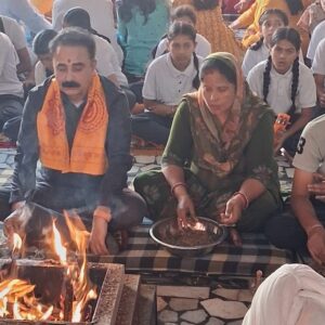 दलाई लामा की लंबी उम्र के लिए धर्मशाला में यज्ञ:हनुमान मंदिर में हवन हुआ; हिंदू, सिख, तिब्बती, थाई बौद्ध और ब्रह्माकुमारी प्रतिनिधि शामिल
