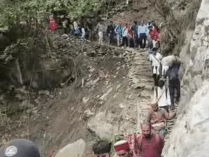 हिमाचल की मणिमहेश यात्रा पर अस्थाई रोक:बारिश और पहाड़ों पर बर्फबारी के बाद फैसला, शाही स्नान को पंजाब-हरियाणा से पहुंचे श्रद्धालु