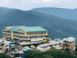 शिमला-सोलन के 12 आढ़तियों के APMC ने काटे चालान:22 किलों से ज्यादा सेब खरीदने पर कार्रवाई; लाइसेंस रद्द करने की चेतावनी