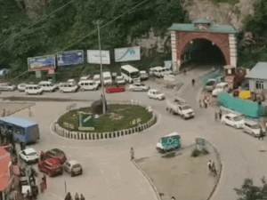 शिमला में चमियाना अस्पताल जाने वाले मरीजों-स्टाफ को राहत:संजौली-ढली मार्ग पर बंदिश हटी, अब सुबह 8:30 से 9:15 बजे भी चल सकेंगे छोटे वाहन