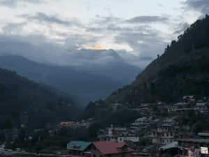 हिमाचल में दो दिन भारी बारिश की चेतावनी:मानसून में 1,235 करोड़ की संपत्ति तबाह, 266 लोगों की मौत, 11 घर जमींदोज