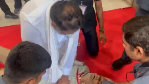 CPR देते रह गए मंत्री वकिटि श्रीहरि, विधानसभा में अचानक गिरे IAS नवीन मित्तल के PS राजू; कार्डियक अरेस्ट से मौत​on September 8, 2026 at 8:12 am