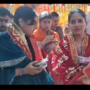 मां चिंतपूर्णी के दरबार में जया किशोरी ने शीश नवाया:पहली बार पहुंचकर अलौकिक शांति की अनुभूति की; हवन कुंड में आहुतियां भी डालीं