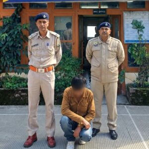 शिमला में चिट्टे समेत युवक गिरफ्तार:सिगरेट की डिब्बी में रखा, पैरों के नीचे छिपाने की कोशिश; प्राइवेट बस में कर रहा था सफर