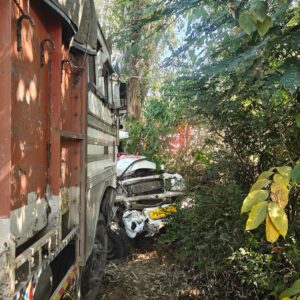 तेज रफ्तार ट्रक ने 4 वाहनों को टक्कर मारी:हादसे में 6 लोग घायल, लोगों ने बाहर निकाला; एक गंभीर हालत में ऊना रेफर